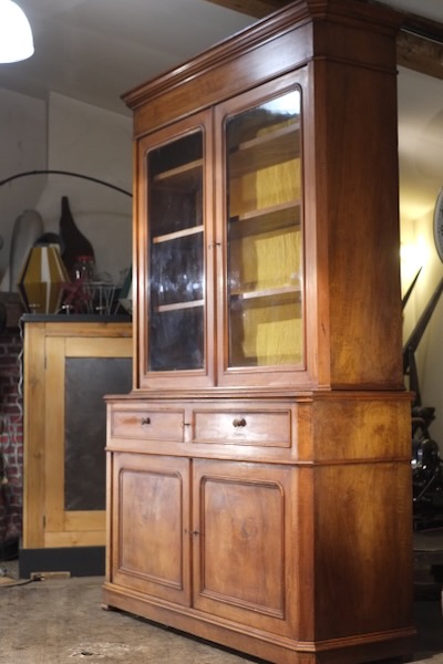 meuble de metier 2 corps ancien XIXielme siecle en noyer massif